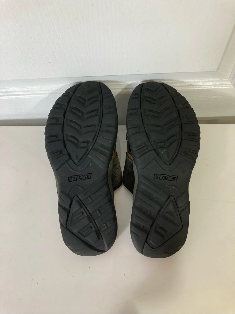 TEVA Sandals Men 9 Brown Cut-Out Slides